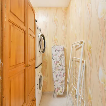 Апартаменти Viewpoint-2br Free Parking